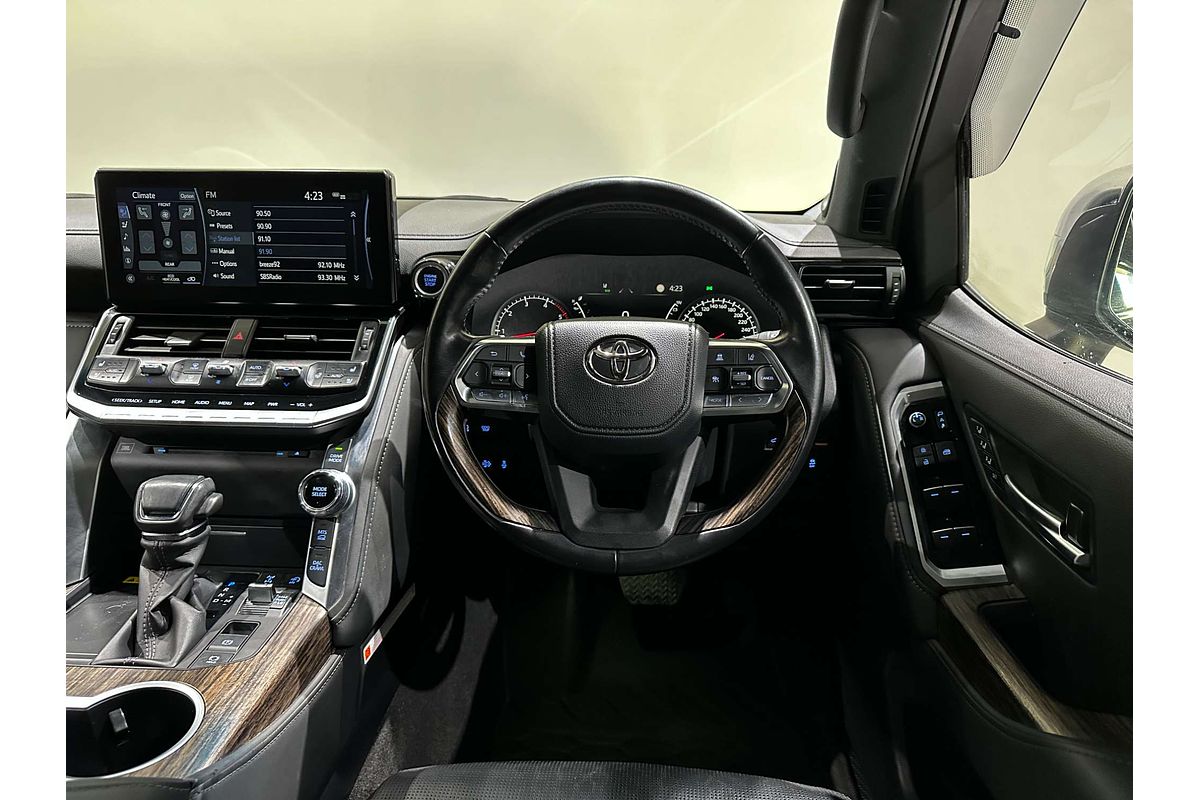 2023 Toyota Landcruiser Sahara FJA300R