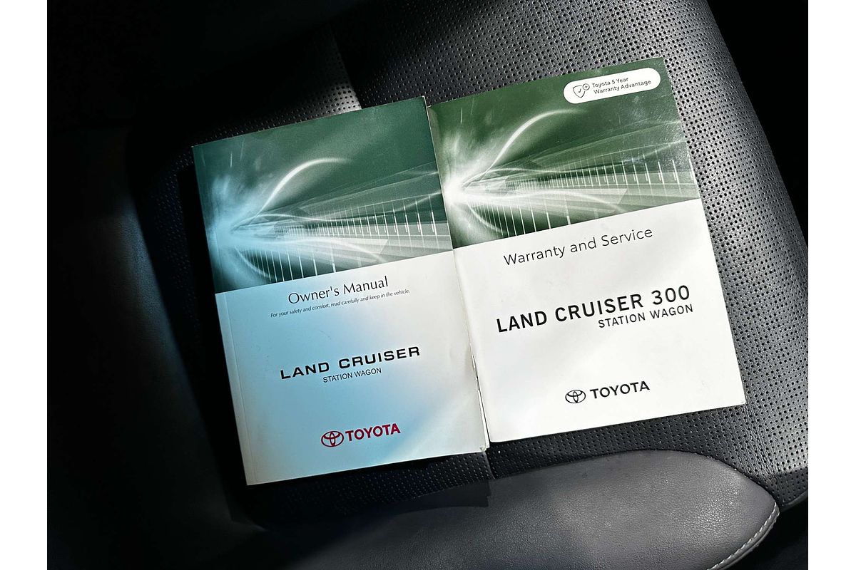 2023 Toyota Landcruiser Sahara FJA300R