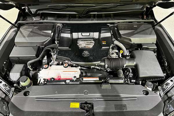 2023 Toyota Landcruiser Sahara FJA300R