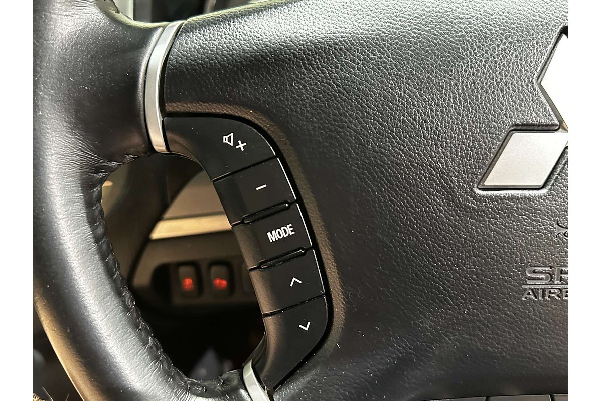 2018 Mitsubishi Pajero GLS NX
