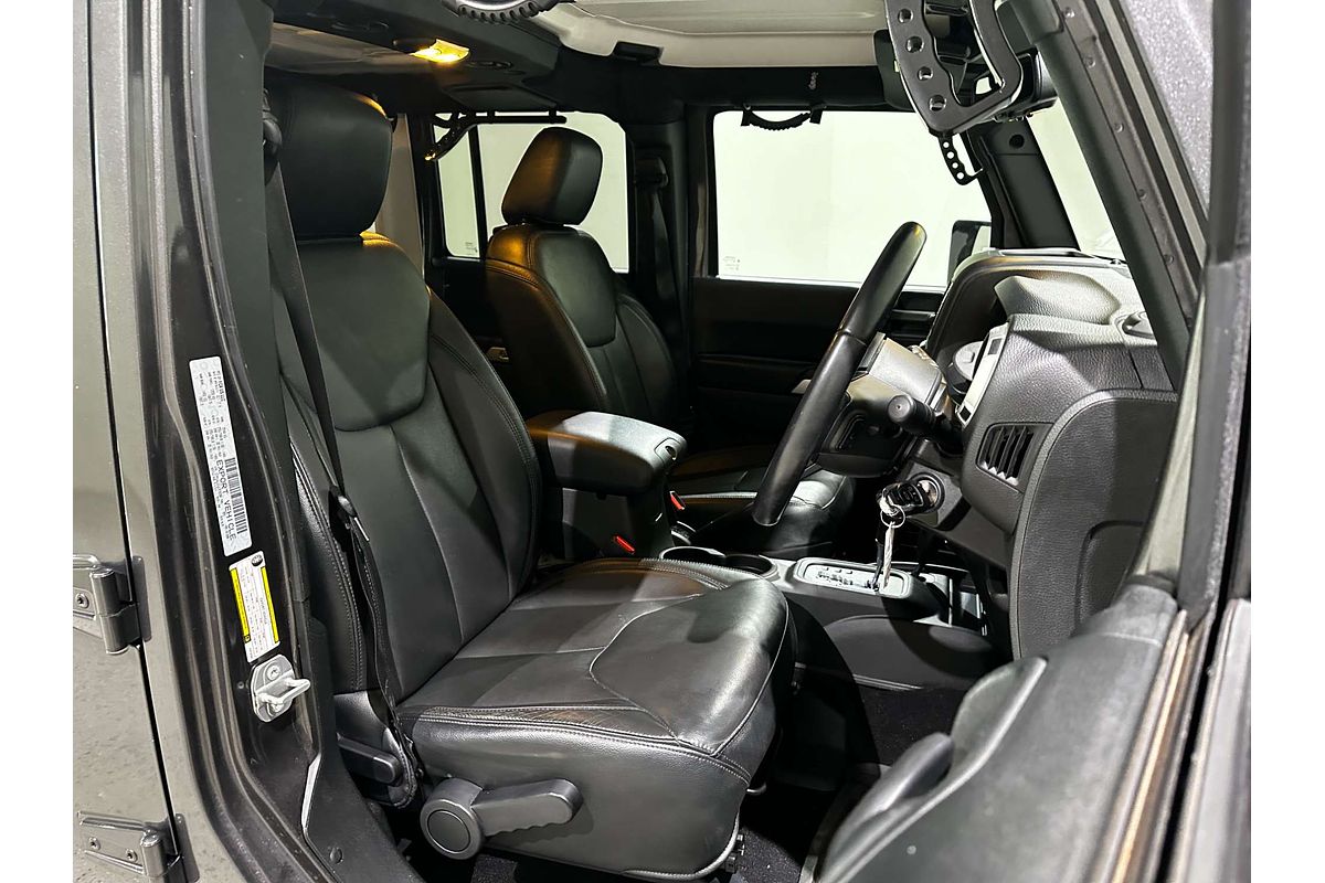 2017 Jeep Wrangler Unlimited Overland JK