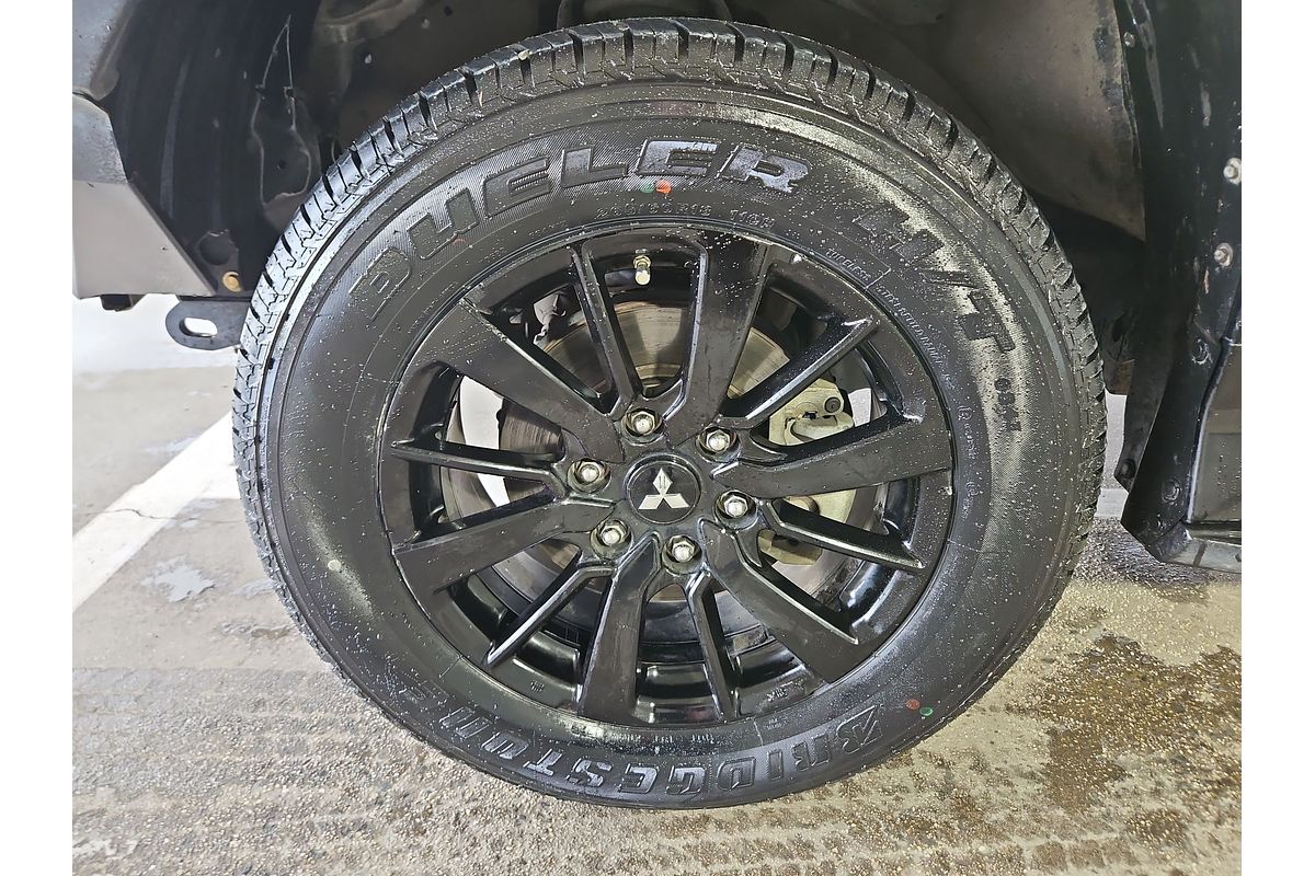 2019 Mitsubishi Pajero Sport Black Edition QE