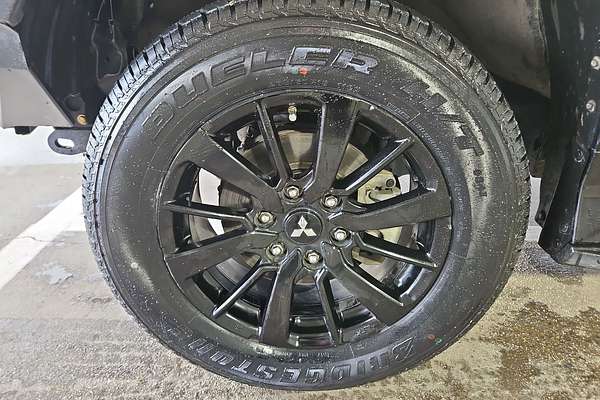 2019 Mitsubishi Pajero Sport Black Edition QE