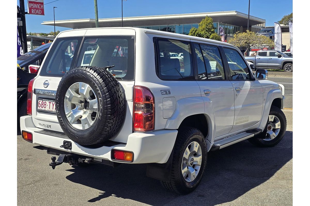 2013 Nissan Patrol ST Y61