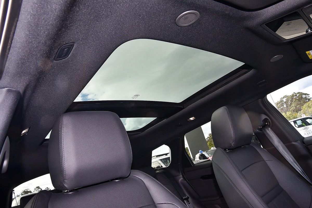 2025 Land Rover Range Rover Evoque P250 Dynamic SE L551