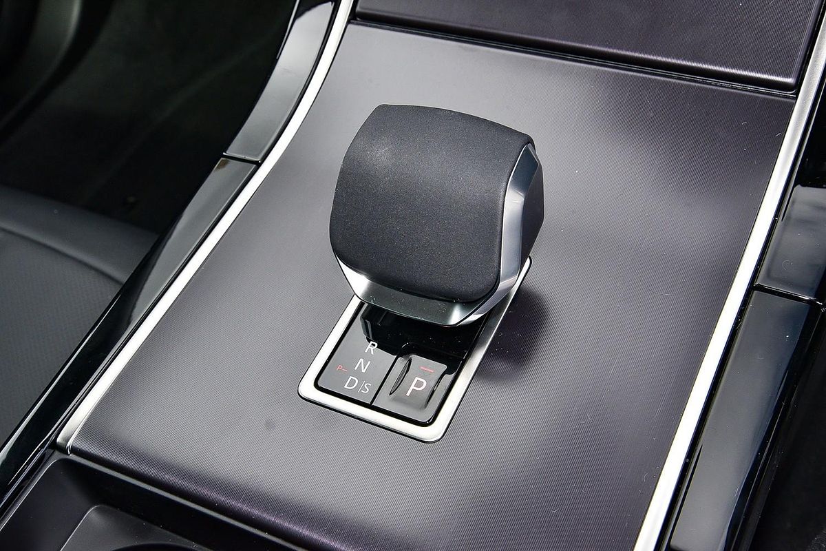 2025 Land Rover Range Rover Evoque P250 Dynamic SE L551