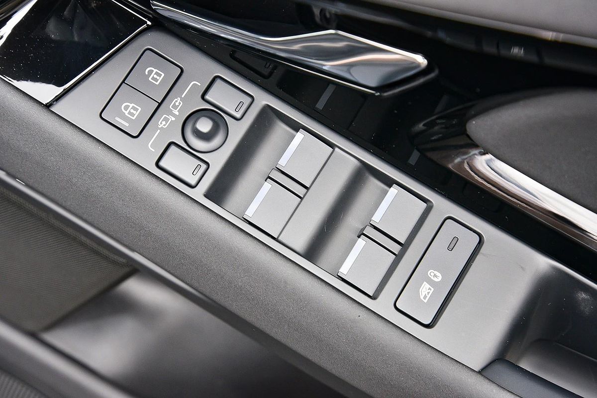 2025 Land Rover Range Rover Evoque P250 Dynamic SE L551