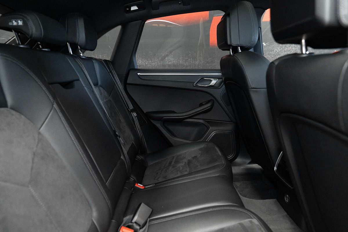 2017 Porsche Macan  95B