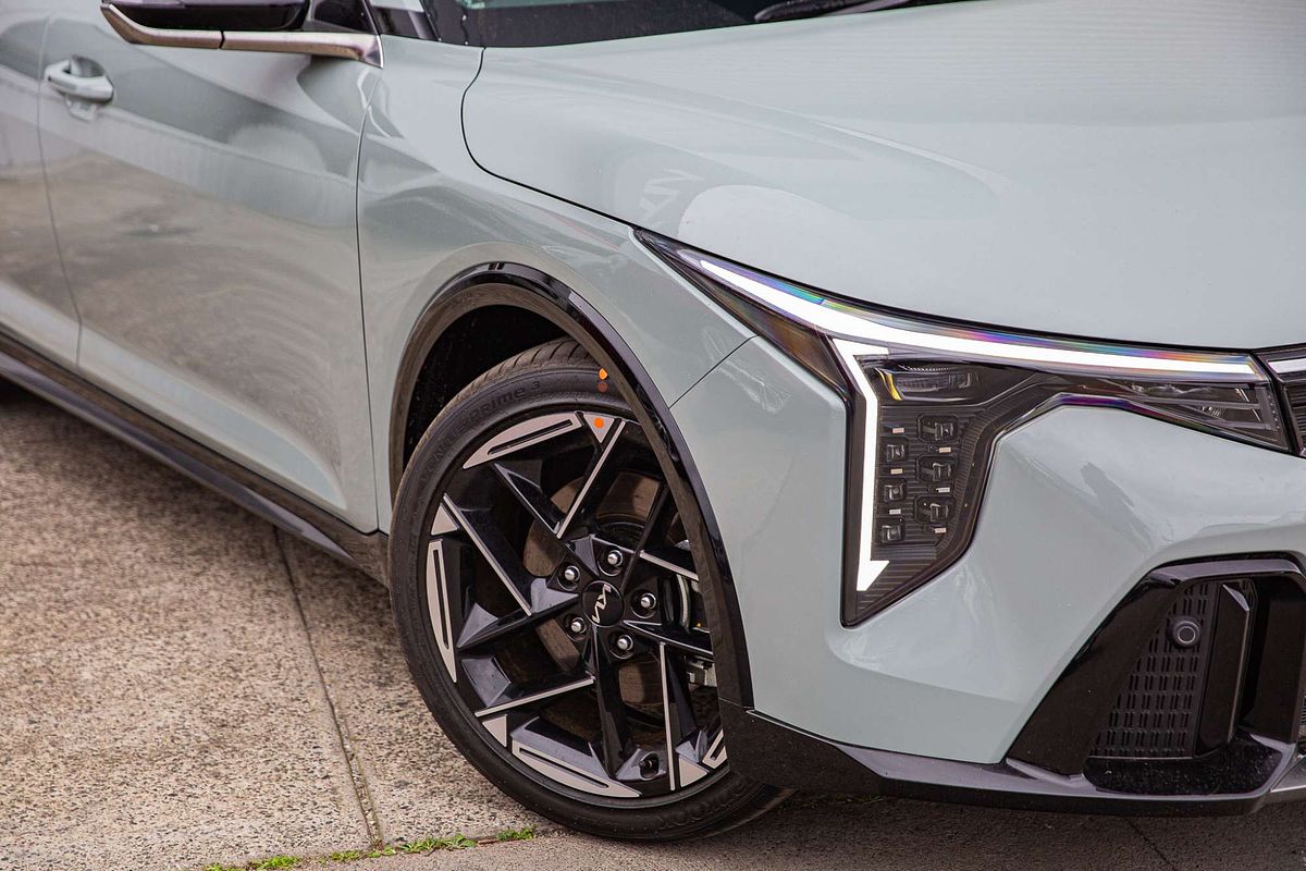 2025 Kia K4 GT-Line CL4m