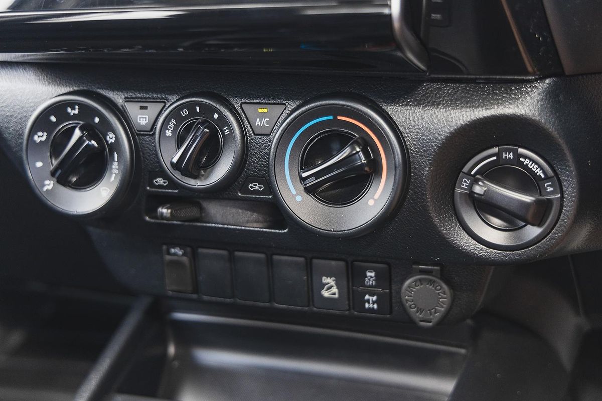 2020 Toyota Hilux SR GUN126R 4X4