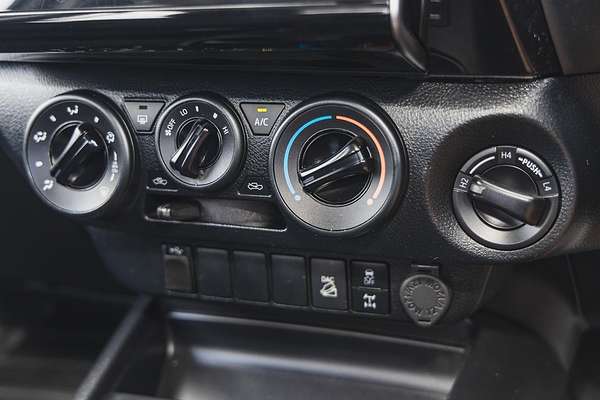 2020 Toyota Hilux SR GUN126R 4X4