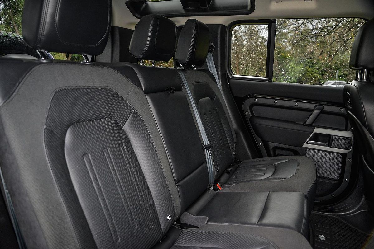 2020 Land Rover Defender 110 D240 SE L663
