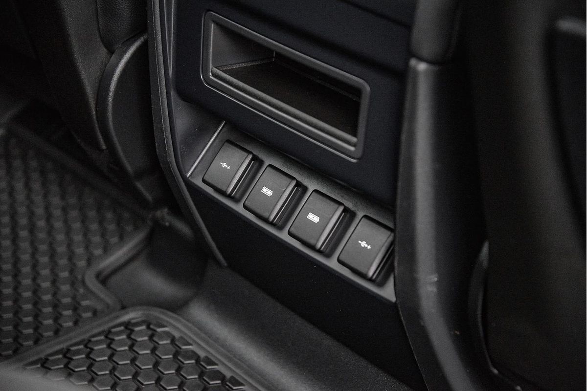 2020 Land Rover Defender 110 D240 SE L663