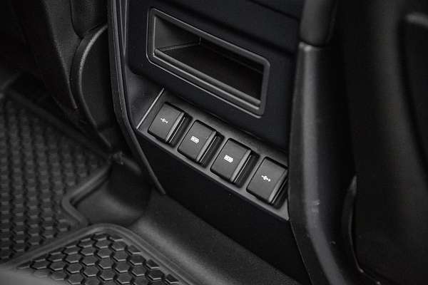 2020 Land Rover Defender 110 D240 SE L663