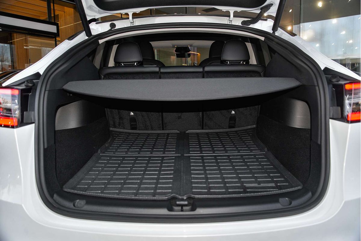 2024 Tesla Model Y REAR-WHEEL DRIVE MY24