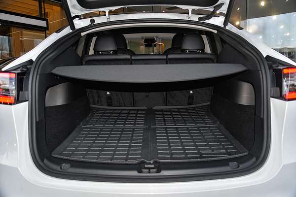 2024 Tesla Model Y REAR-WHEEL DRIVE MY24