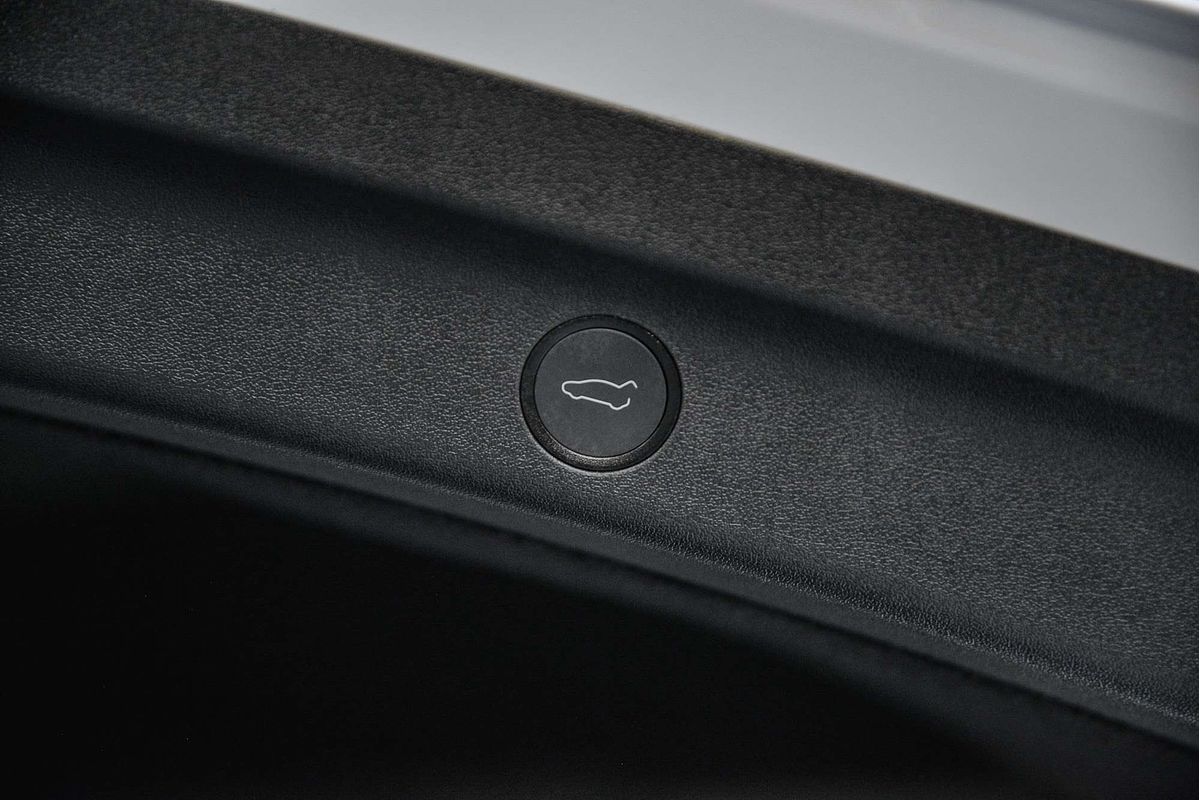 2024 Tesla Model Y REAR-WHEEL DRIVE MY24