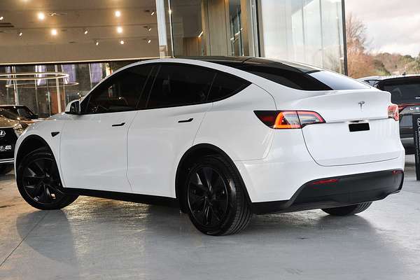 2024 Tesla Model Y REAR-WHEEL DRIVE MY24