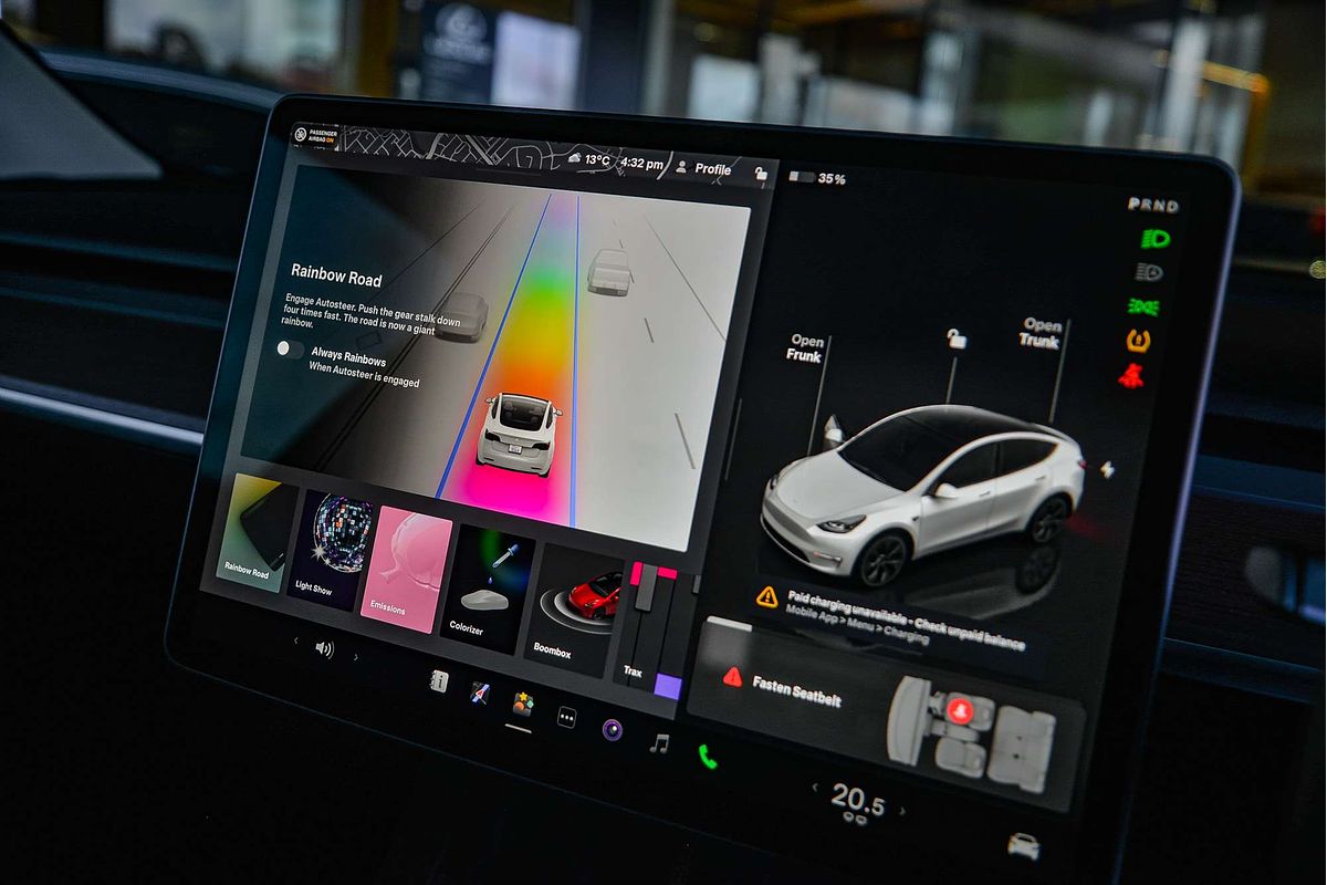 2024 Tesla Model Y REAR-WHEEL DRIVE MY24