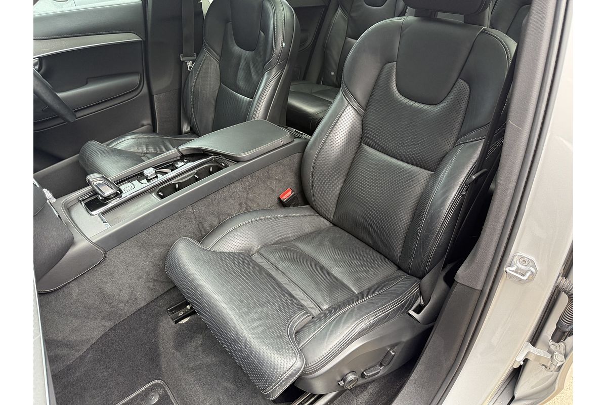 2021 Volvo XC90 Recharge Plug-In Hybrid