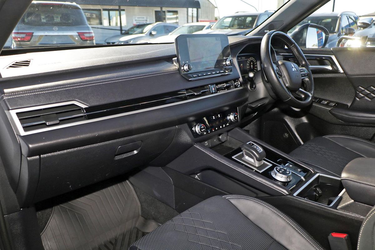 2024 Mitsubishi Outlander PHEV GSR ZM