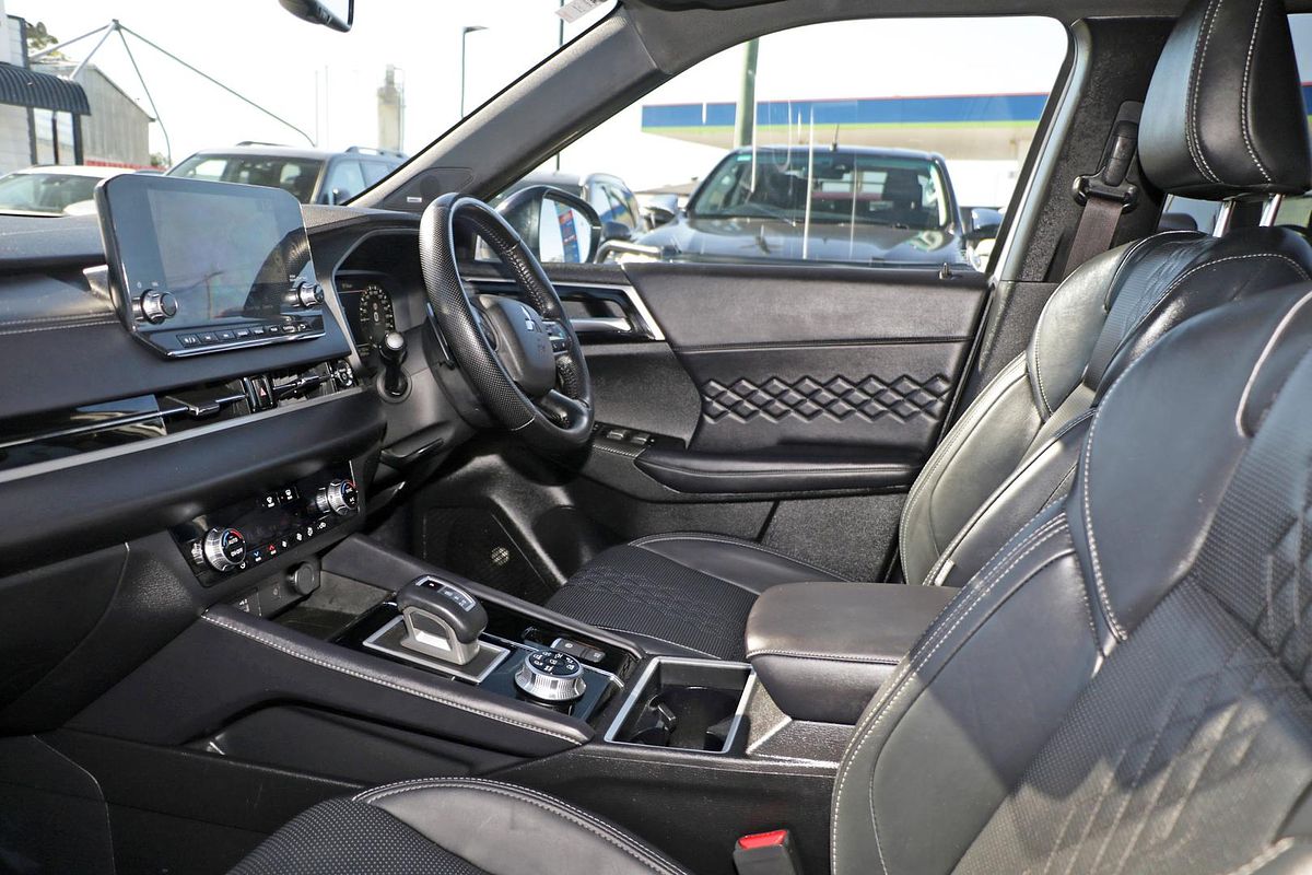 2024 Mitsubishi Outlander PHEV GSR ZM