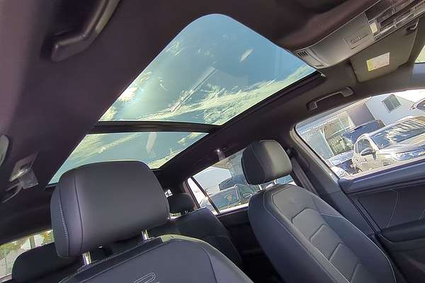 2024 Volkswagen Tiguan Wolfsburg Edition Allspace 5N