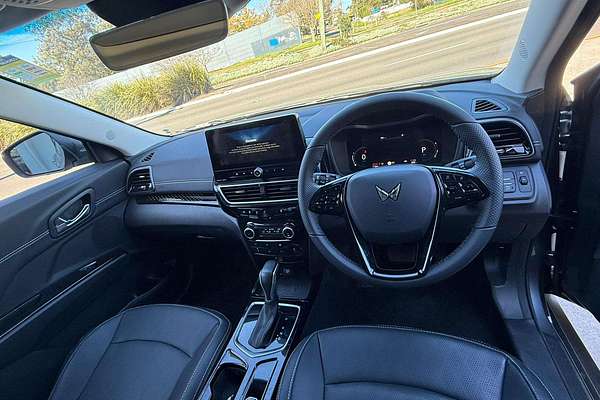 2025 Mahindra XUV3XO AX7L