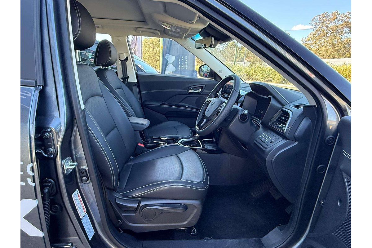 2025 Mahindra XUV3XO AX7L
