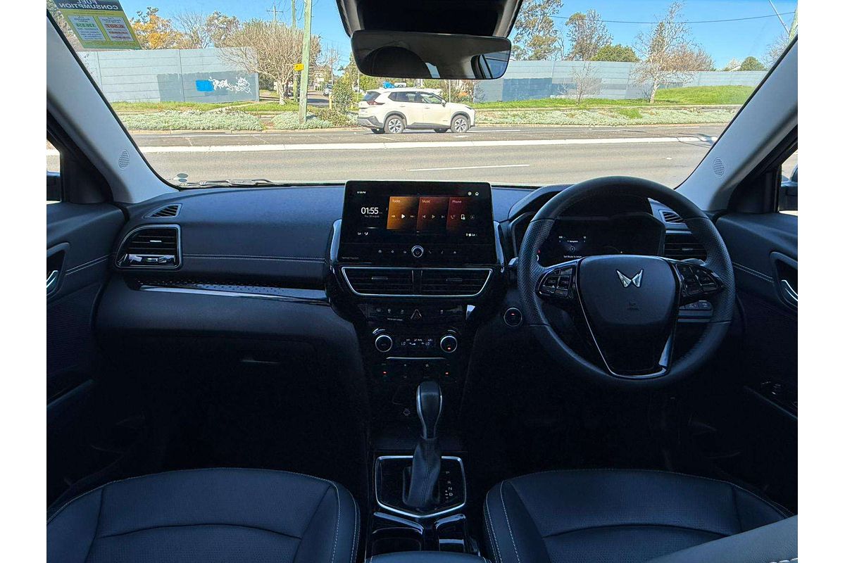 2025 Mahindra XUV3XO AX7L