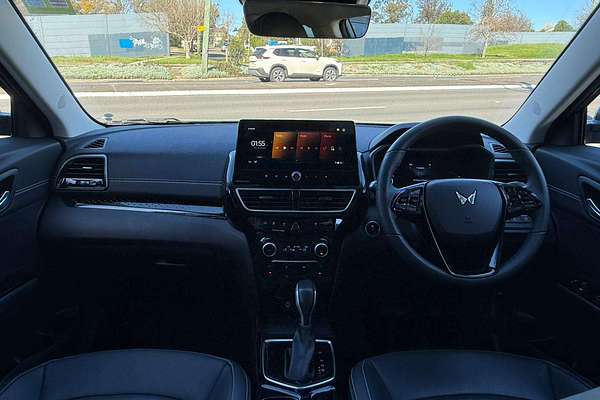 2025 Mahindra XUV3XO AX7L