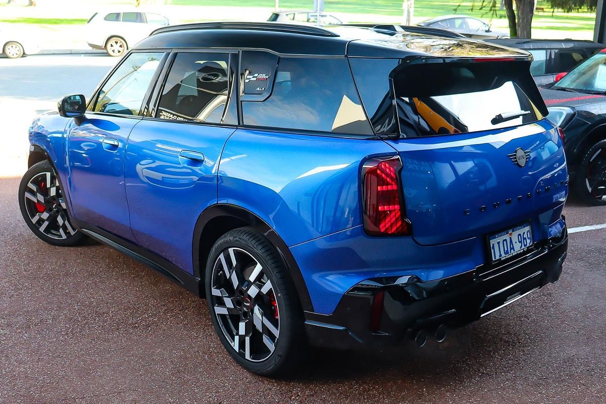 2025 MINI Countryman JCW Favoured U25