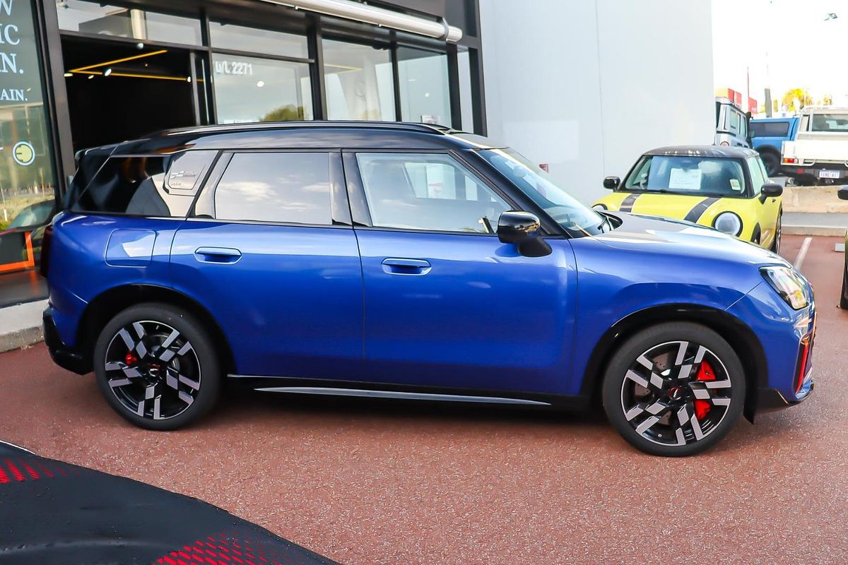 2025 MINI Countryman JCW Favoured U25