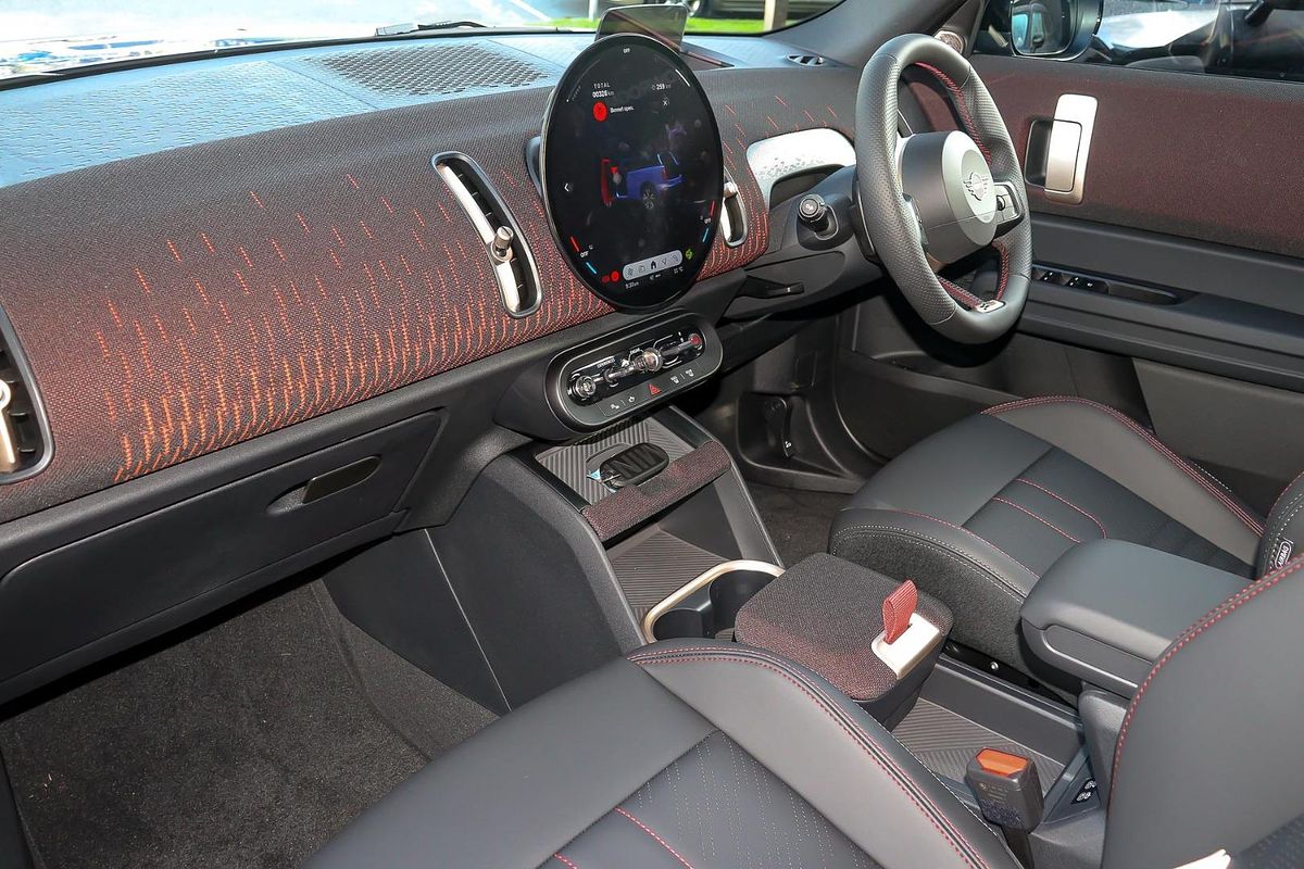 2025 MINI Countryman JCW Favoured U25