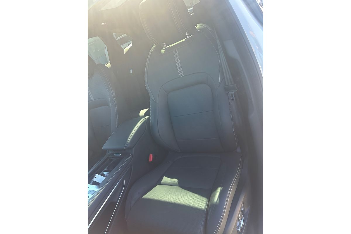 2023 Jaguar F-PACE 400 Sport X761