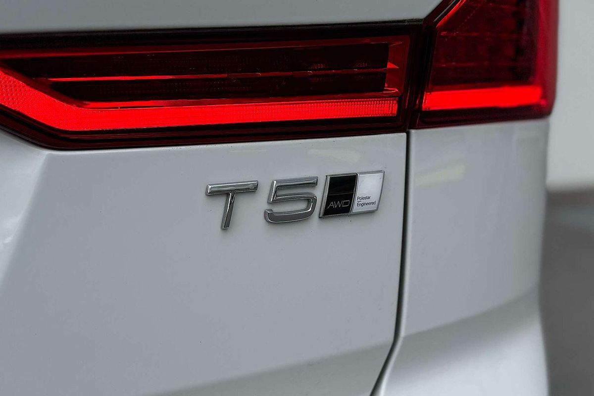 2020 Volvo XC60 T5 Momentum