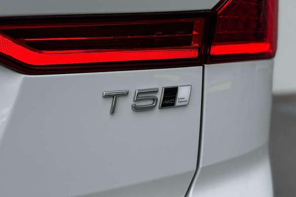 2020 Volvo XC60 T5 Momentum