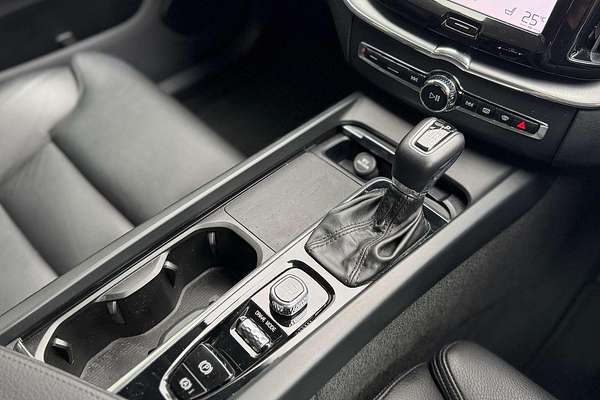 2020 Volvo XC60 T5 Momentum