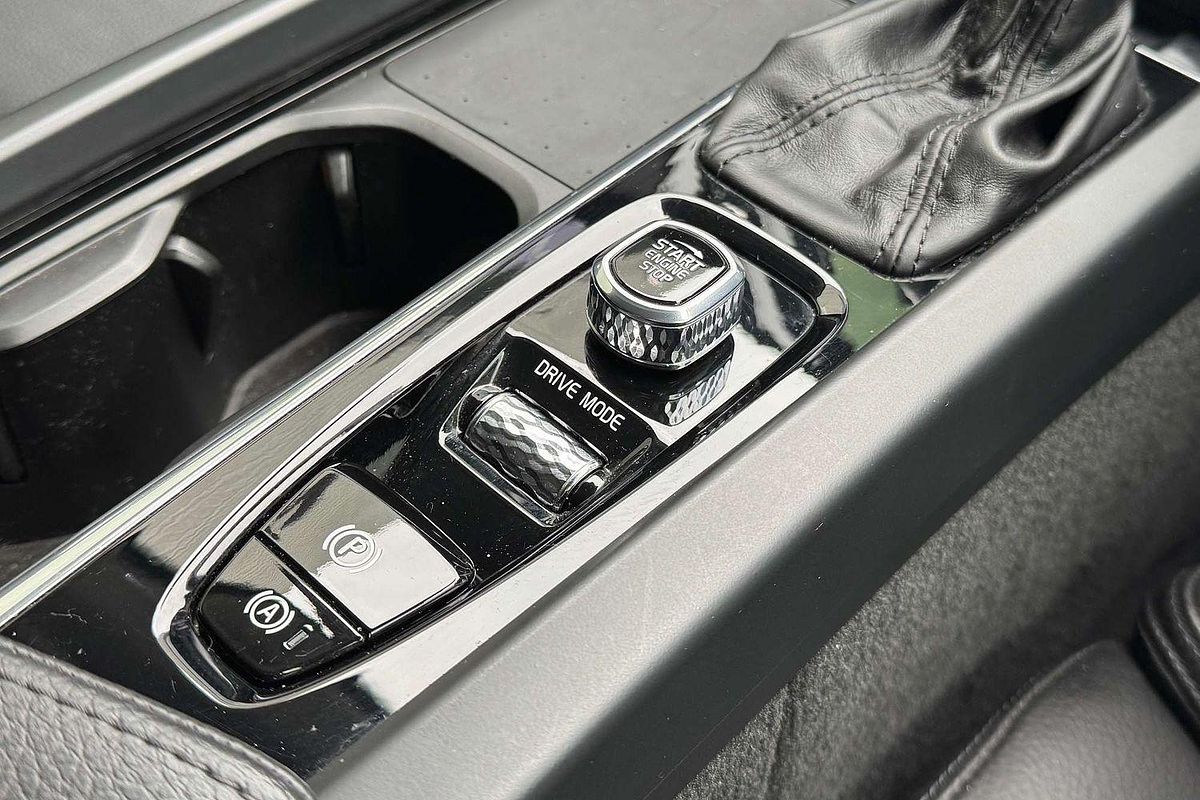 2020 Volvo XC60 T5 Momentum