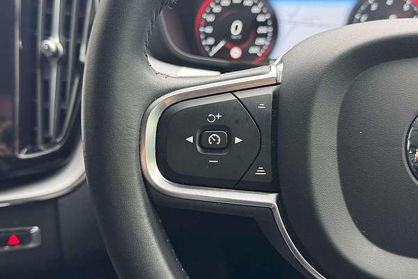 2020 Volvo XC60 T5 Momentum