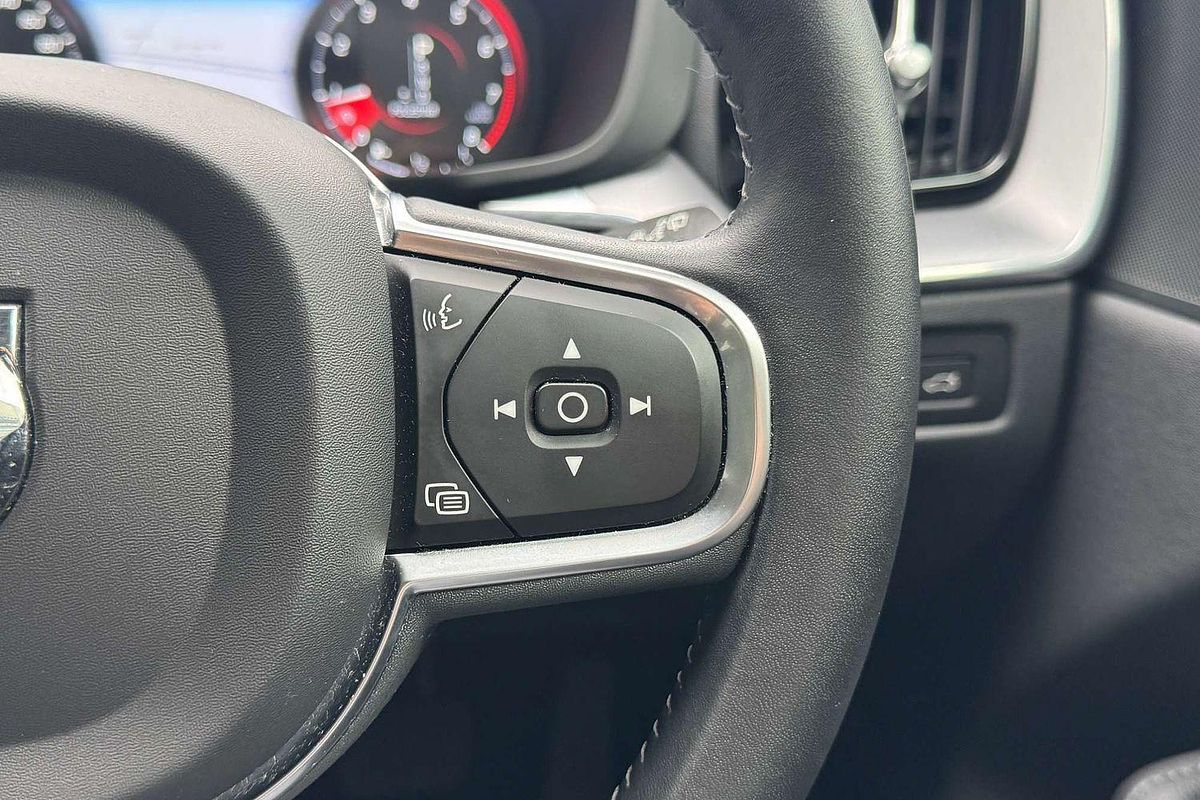 2020 Volvo XC60 T5 Momentum