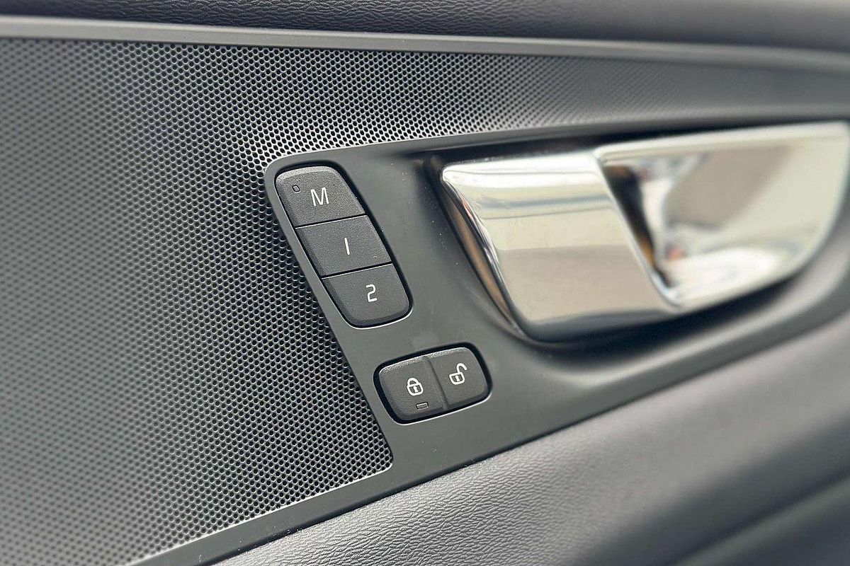 2020 Volvo XC60 T5 Momentum