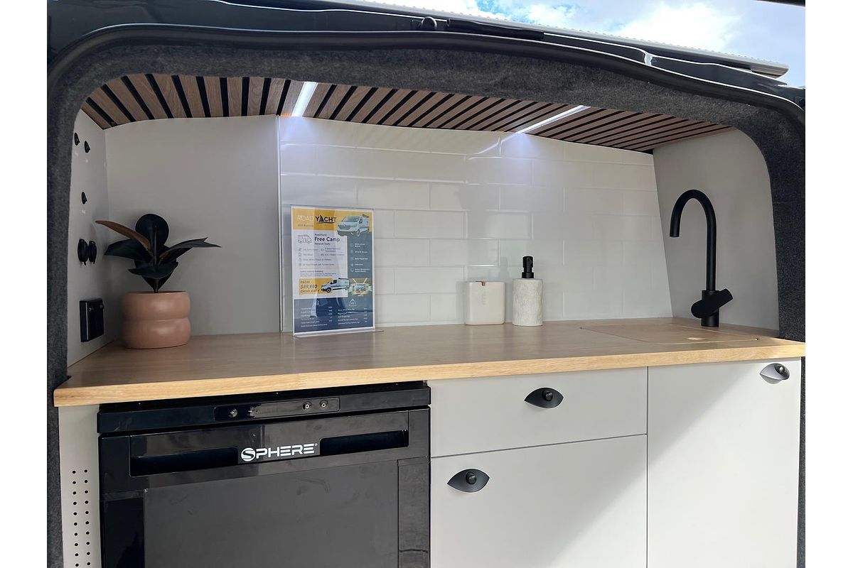 2025 Renault Trafic Premium, Road Yacht Free Camp