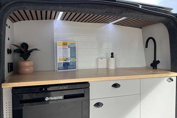 2025 Renault Trafic Premium, Road Yacht Free Camp