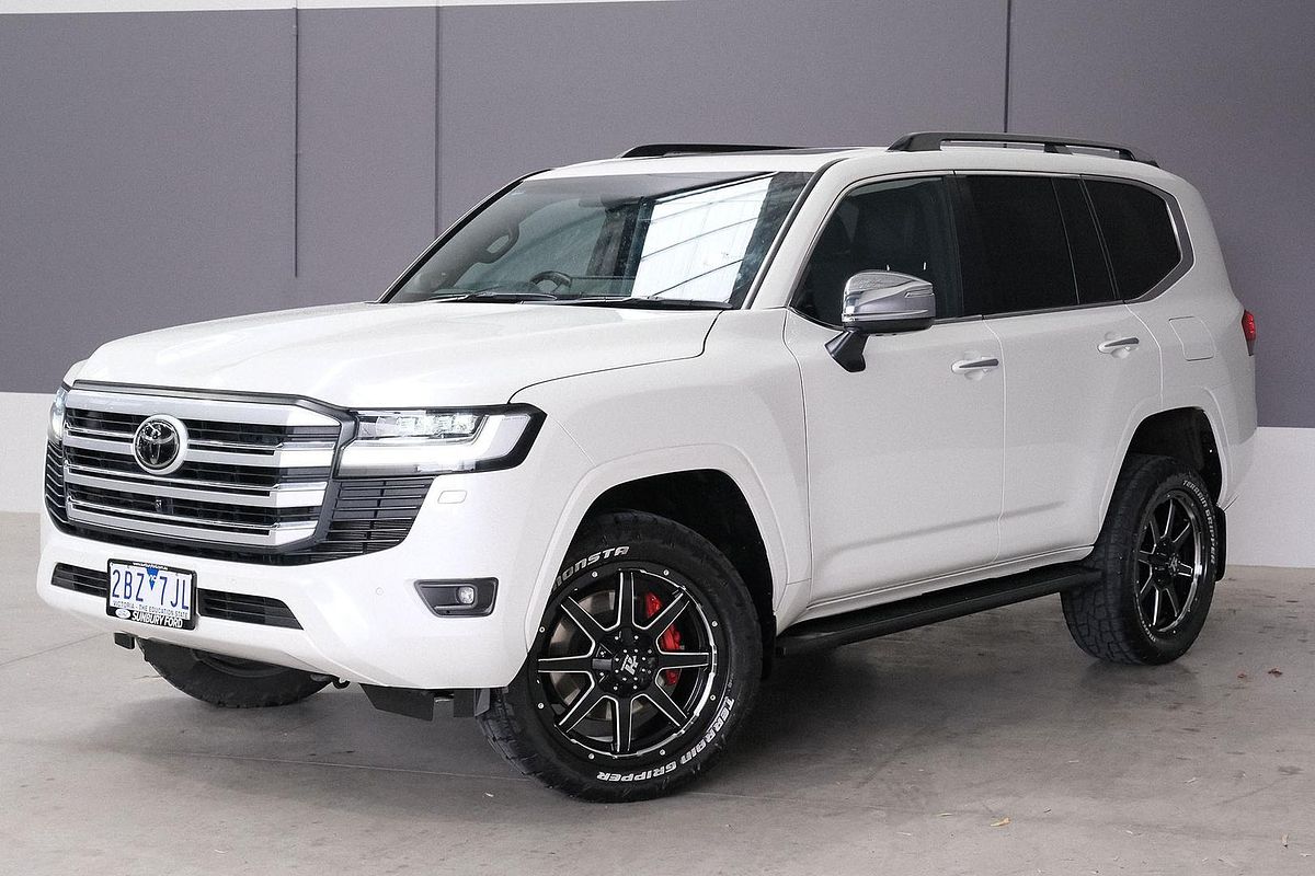 2022 Toyota Landcruiser Sahara FJA300R
