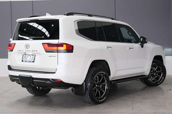 2022 Toyota Landcruiser Sahara FJA300R
