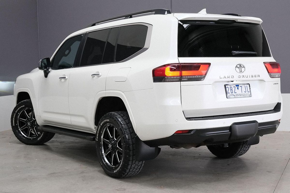 2022 Toyota Landcruiser Sahara FJA300R
