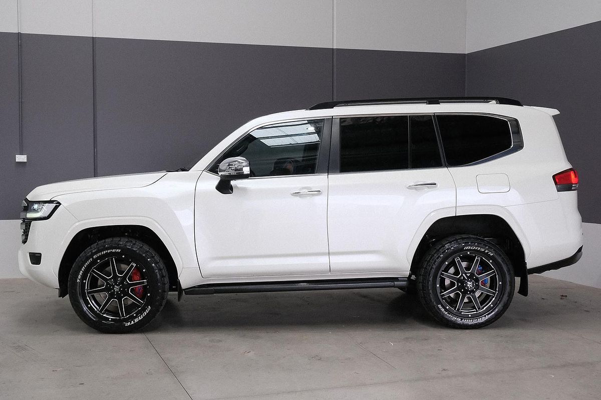 2022 Toyota Landcruiser Sahara FJA300R