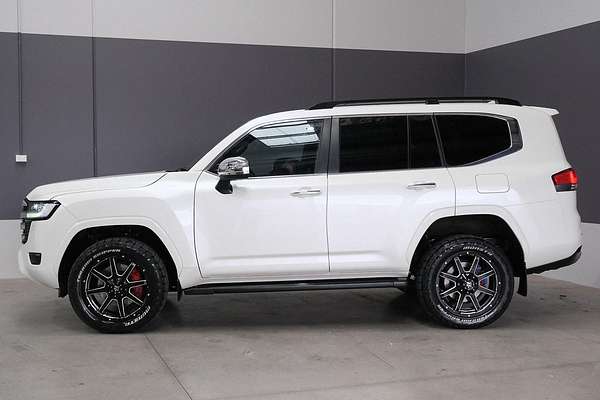2022 Toyota Landcruiser Sahara FJA300R