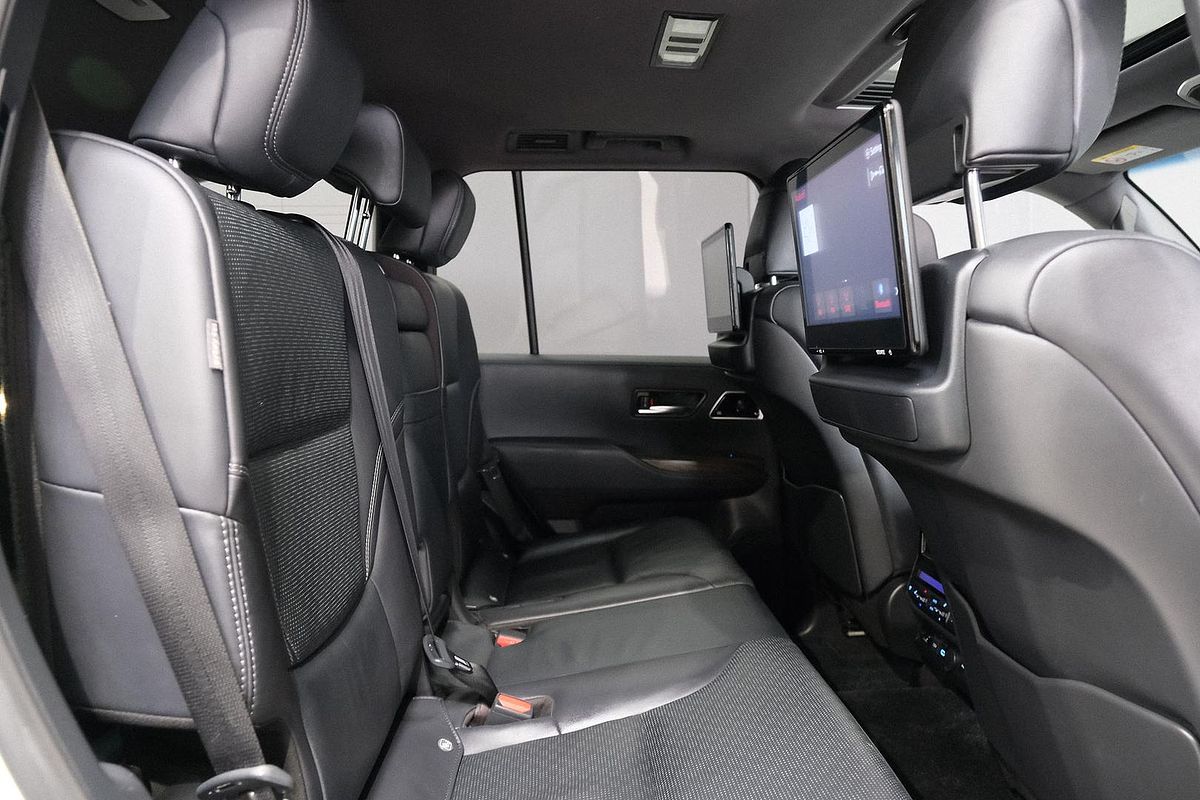 2022 Toyota Landcruiser Sahara FJA300R